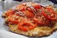 Tarte à la tomate, à la moutarde à l'ancienne et au anchois